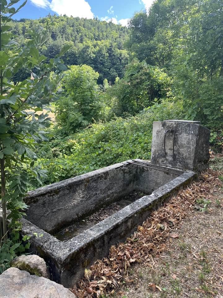 Ancien lavoir dans un hameau d’Ardeche